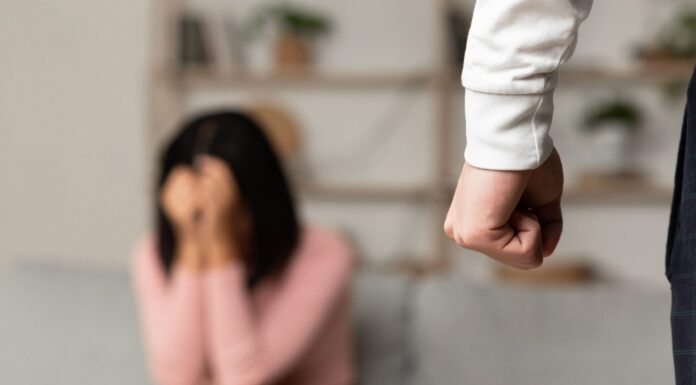 Nem a családon belüli erőszakra: hova fordulhat segítségért Budapesten