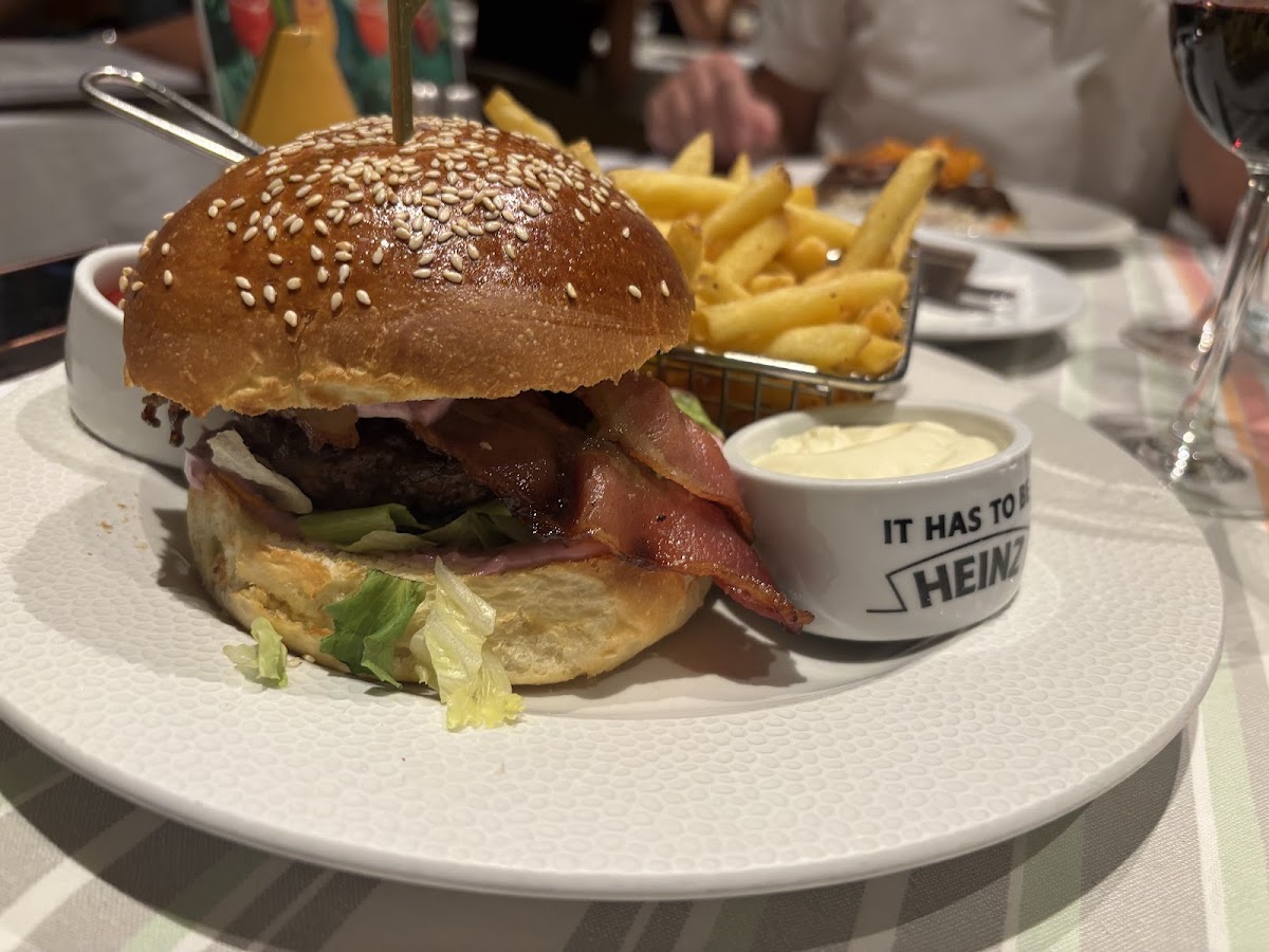 Menza Étterem és Kávéház — Restaurant