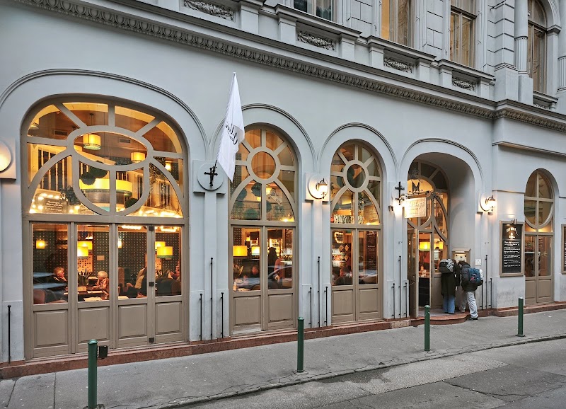 VakVarjú Restaurant