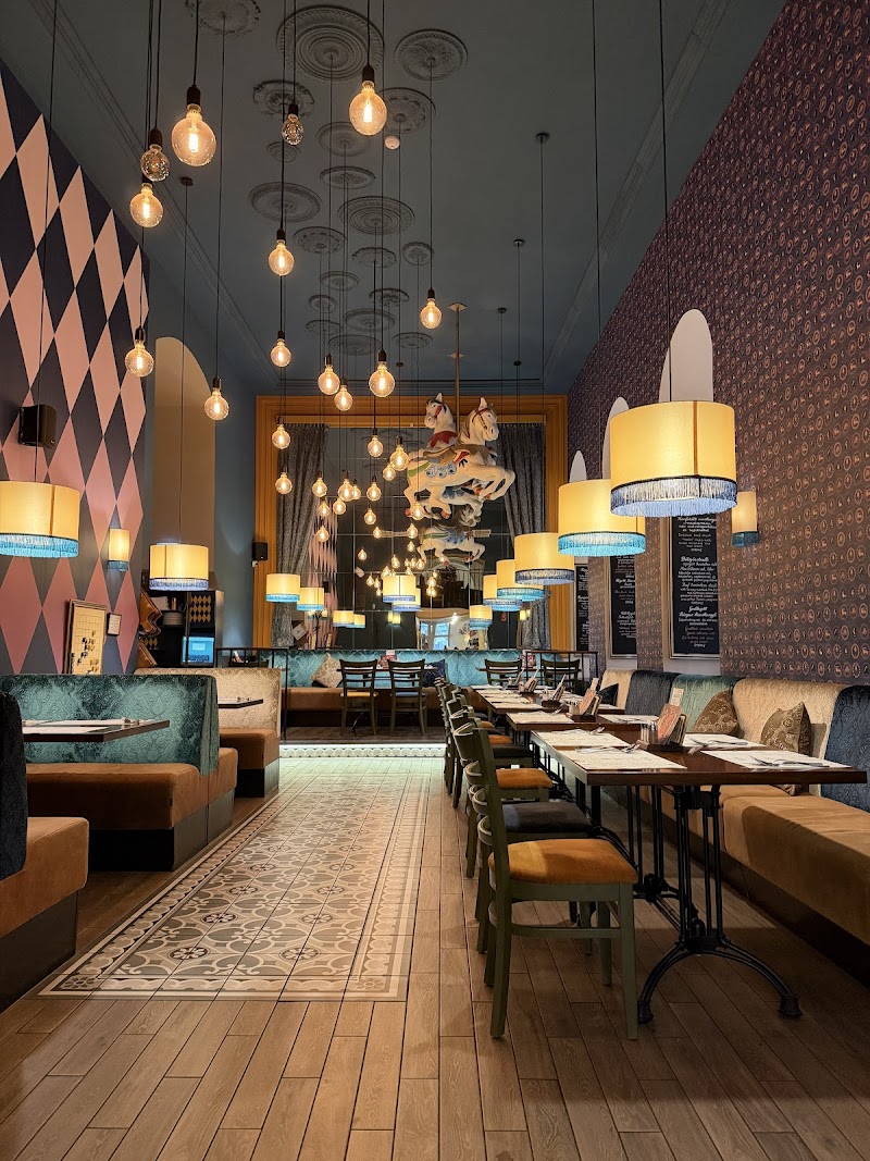 VakVarjú Restaurant