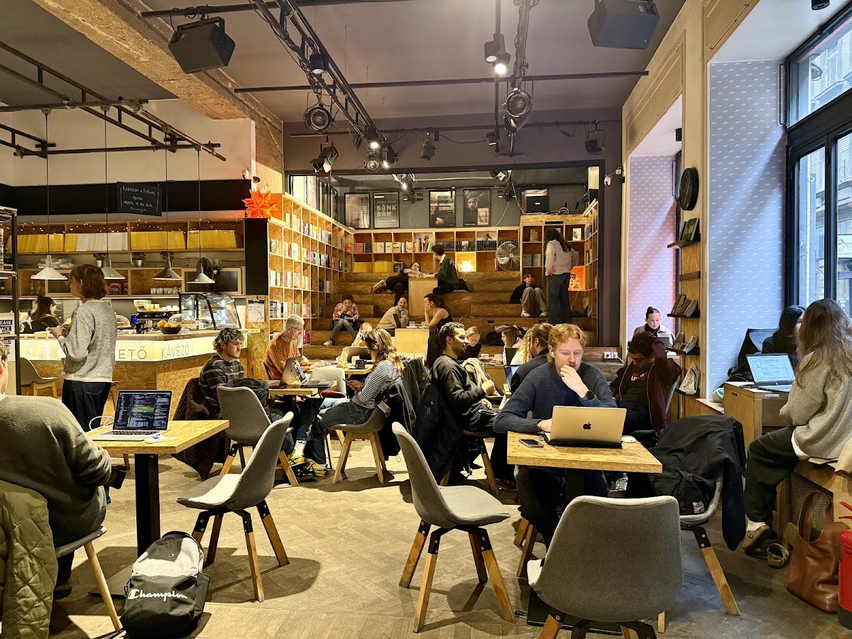 Magvető Café — Cafe